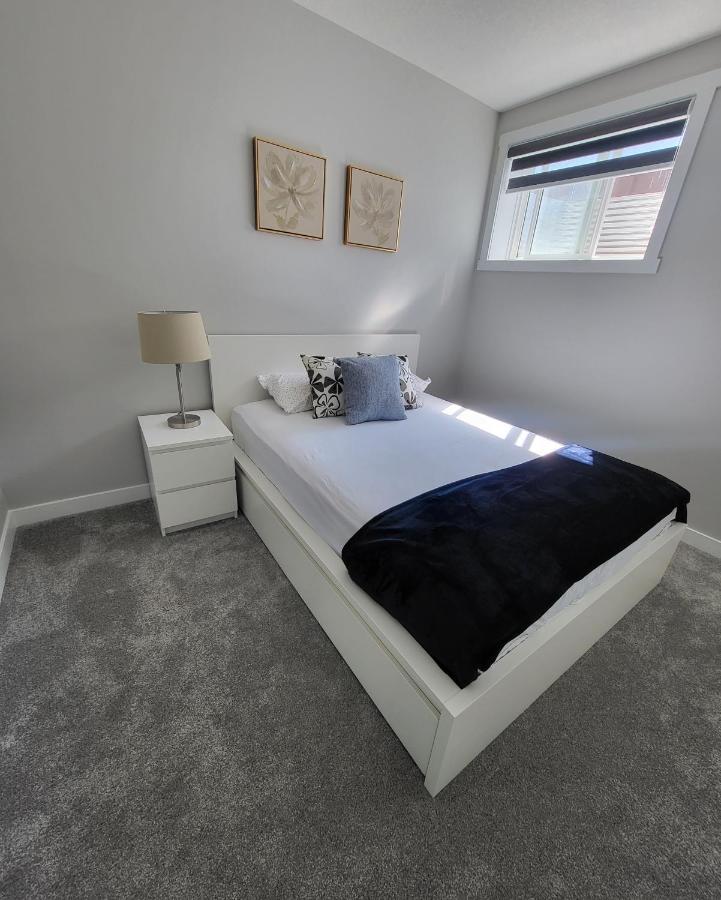 Luxury Suite In Calgary Nw Kültér fotó