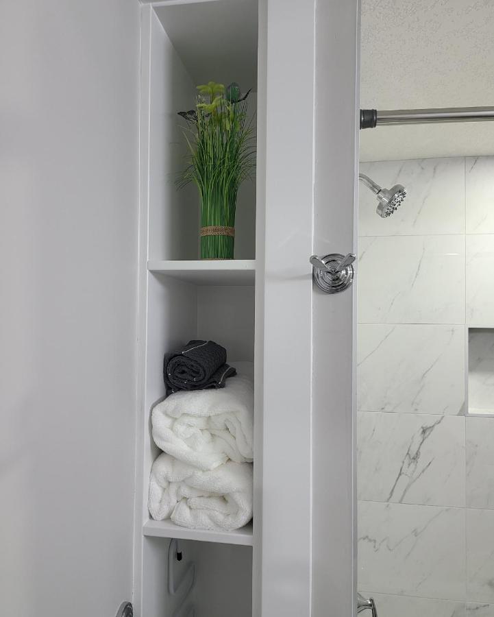 Luxury Suite In Calgary Nw Kültér fotó