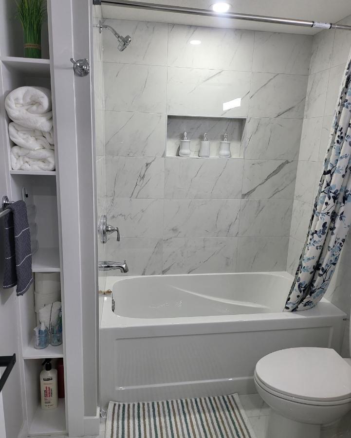 Luxury Suite In Calgary Nw Kültér fotó
