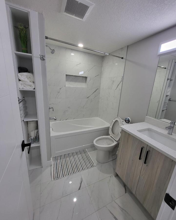 Luxury Suite In Calgary Nw Kültér fotó