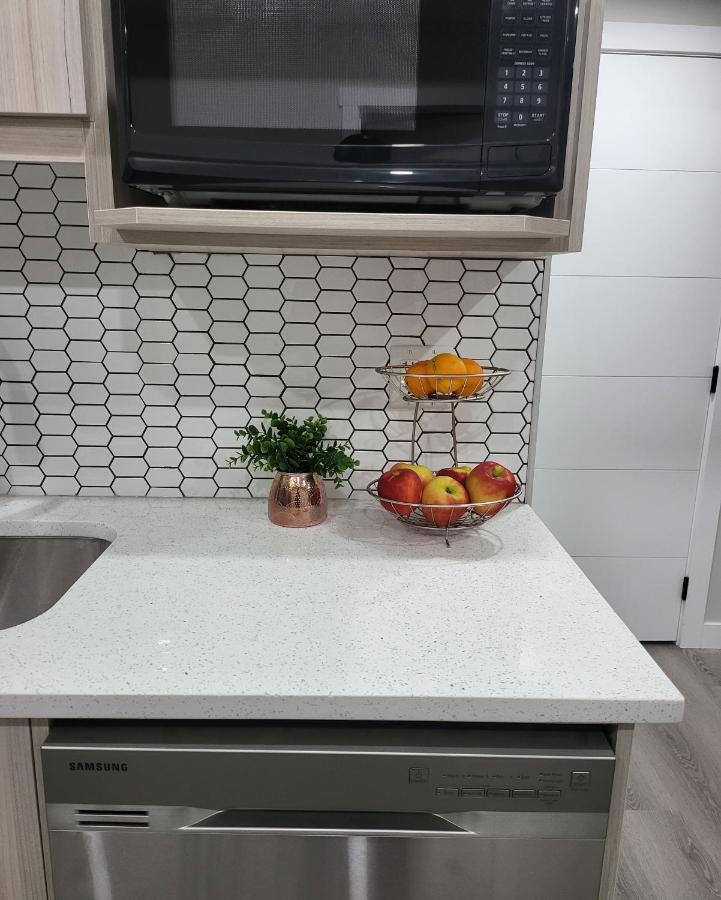 Luxury Suite In Calgary Nw Kültér fotó