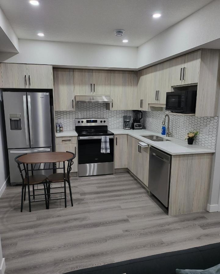 Luxury Suite In Calgary Nw Kültér fotó